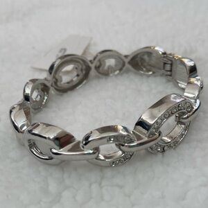 🦋 2/$20 Silver tone bracelet with rhinestones